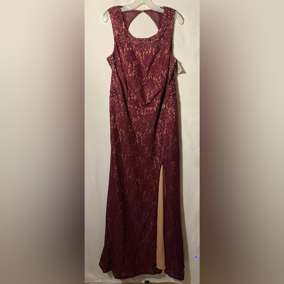 David's Bridal City Triangles Wine Red Lace Mermaid Beaded Sides Size 21 XXL - Picture 10 of 11
